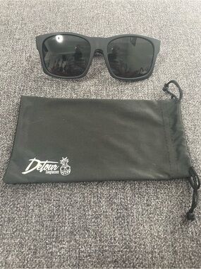 Detour Big Kahuna XL Matte Black with Jet Black Polarized Lenses